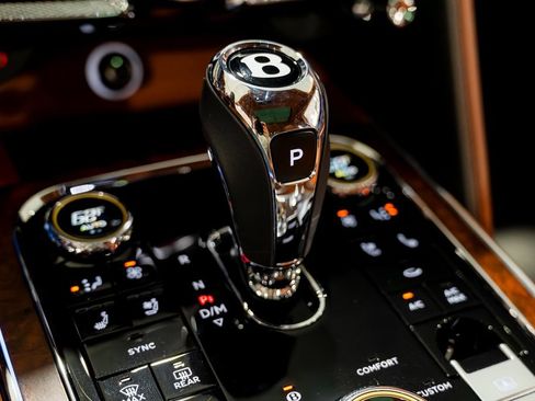 Used 2023 Bentley Flying Spur W12 AWD/4WD image 57