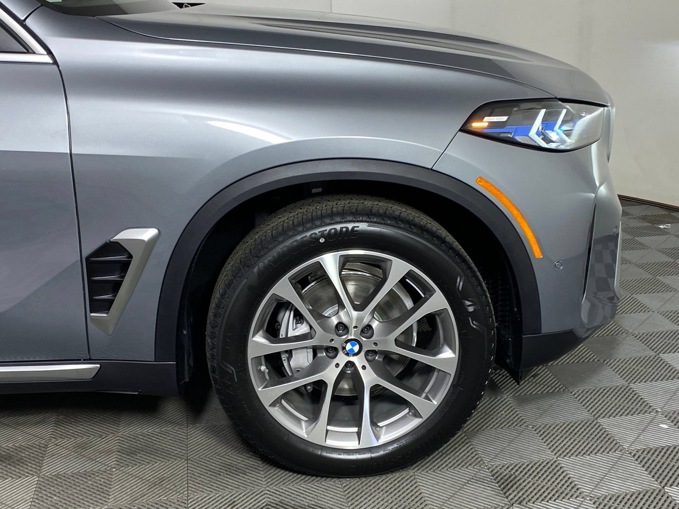 Used 2026 BMW X5 xDrive40i w/ Premium Package AWD/4WD image 12
