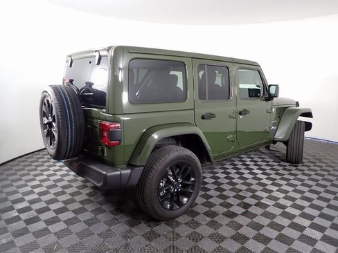 New 2024 Jeep Wrangler Unlimited Sahara w/ Technology Group AWD/4WD image 15