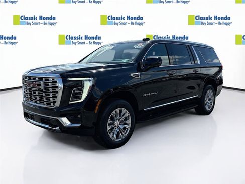 Used 2025 GMC Yukon XL Denali w/ Advanced Technology Package AWD/4WD image 3