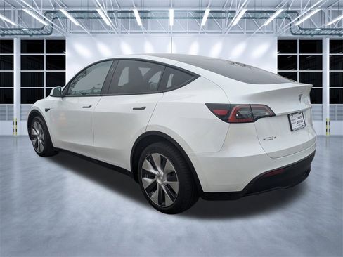 Used 2023 Tesla Model Y Long Range image 7