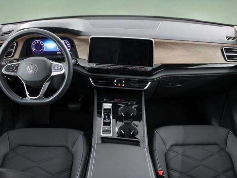 Used 2024 Volkswagen Atlas SE w/ Black Wheel Package FWD image 16