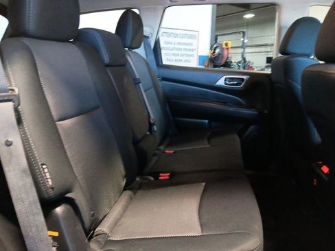 Used 2018 Nissan Pathfinder S AWD/4WD image 32