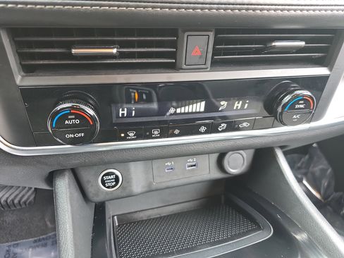 Used 2023 Nissan Rogue SV image 21