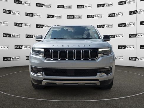 Used 2024 Jeep Wagoneer L Series III w/ Flexible Seating Group AWD/4WD image 8