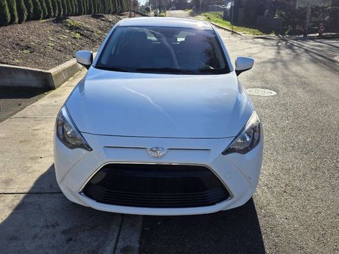 Used 2017 Toyota Yaris iA image 2