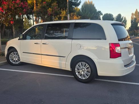 Used 2012 Chrysler Town & Country Limited w/ Luxury Group FWD image 37
