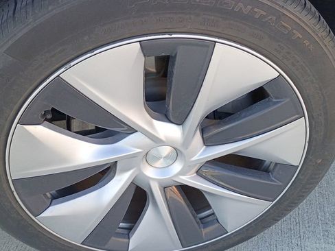 Used 2023 Tesla Model Y Long Range AWD/4WD image 11