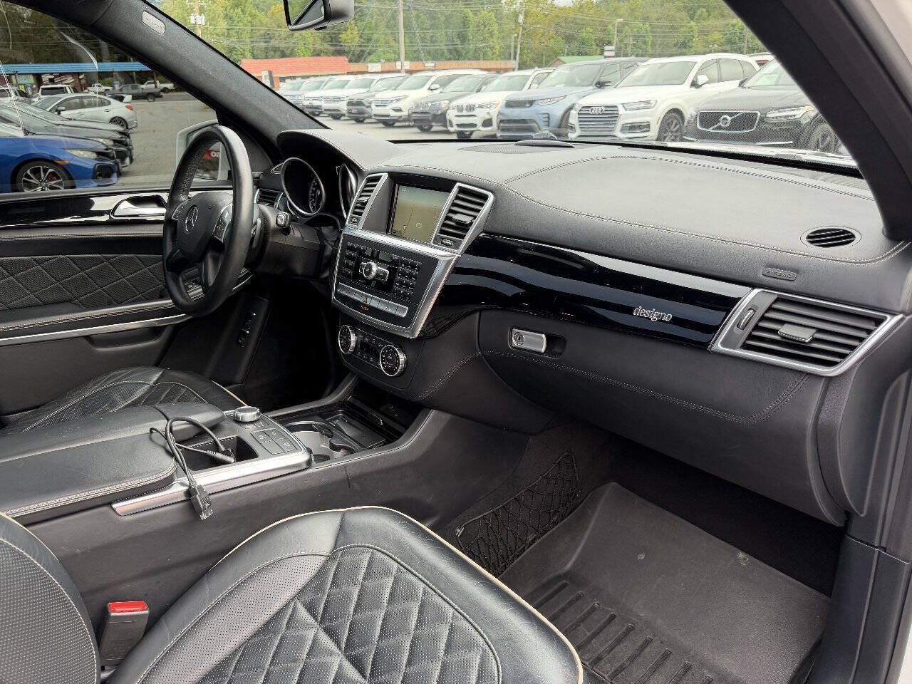 Used 2014 Mercedes-Benz GL 550 4MATIC image 23