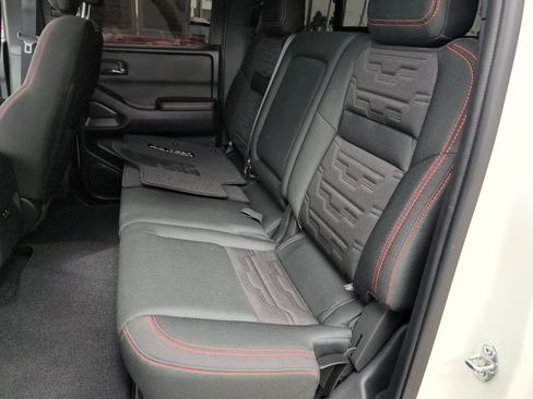 Used 2025 Nissan Frontier PRO-4X AWD/4WD image 15