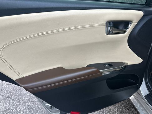 Used 2018 Toyota Avalon Touring image 28
