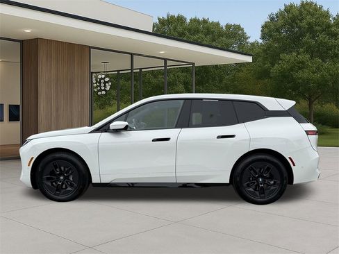 Used 2026 BMW iX xDrive45 w/ Premium Package image 12