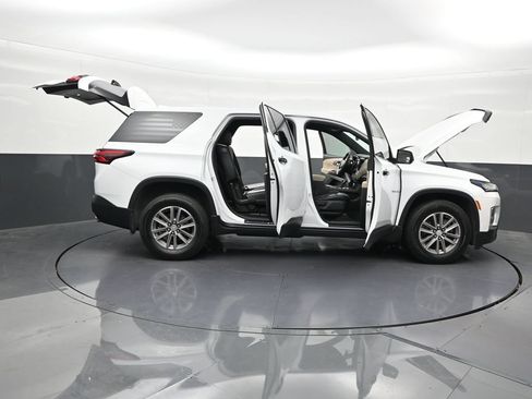 Used 2023 Chevrolet Traverse LS FWD image 33