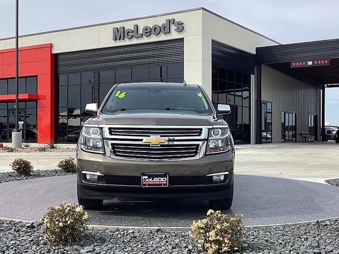 Used 2016 Chevrolet Suburban LTZ image 2