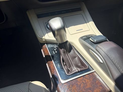 Used 2016 Lexus ES 350 w/ Luxury Package w/Wood Trim FWD image 17