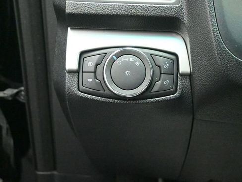 Used 2017 Ford Explorer XLT image 11