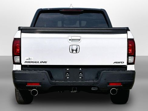 Used 2023 Honda Ridgeline Black Edition image 4