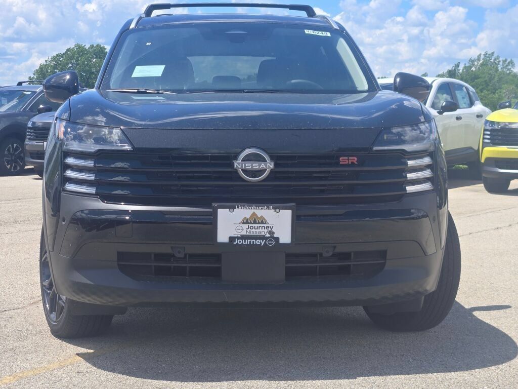 Used 2026 Nissan Kicks SR AWD/4WD image 3