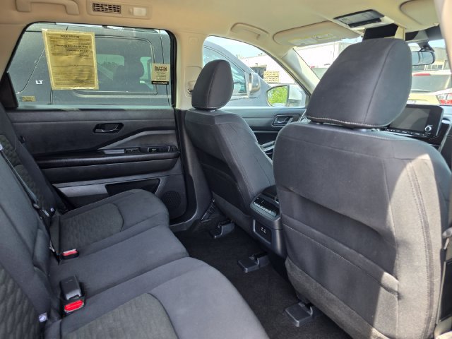 Used 2025 Nissan Pathfinder SV FWD image 37