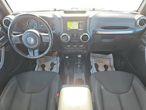 Used 2017 Jeep Wrangler Unlimited Sahara w/ Connectivity Group AWD/4WD image 10