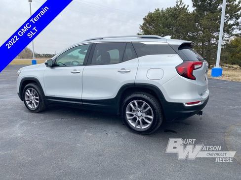 Used 2022 GMC Terrain SLT w/ LPO, Floor Liner Package image 5