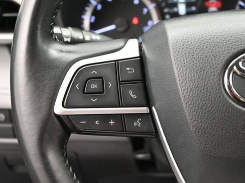 Used 2023 Toyota Highlander LE FWD image 22