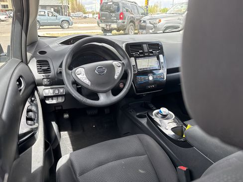 Used 2017 Nissan Leaf SV w/ Protection Package FWD image 11