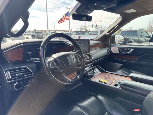 Used 2019 Lincoln Navigator Reserve image 22