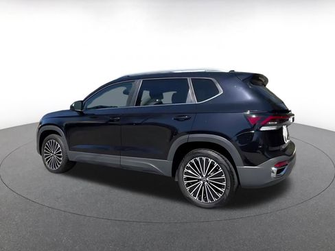 Used 2025 Volkswagen Taos SE image 10