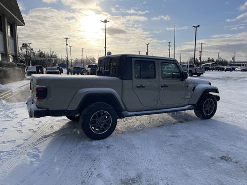 Used 2020 Jeep Gladiator Overland image 4