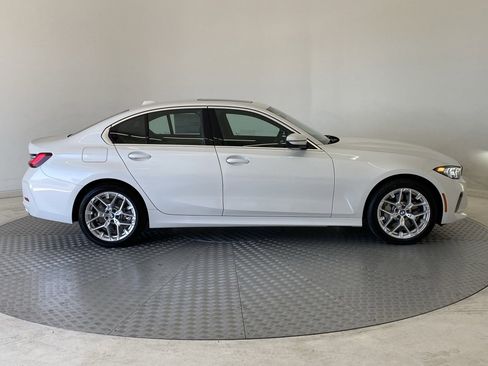 Used 2025 BMW 330i xDrive Sedan w/ Convenience Package image 7