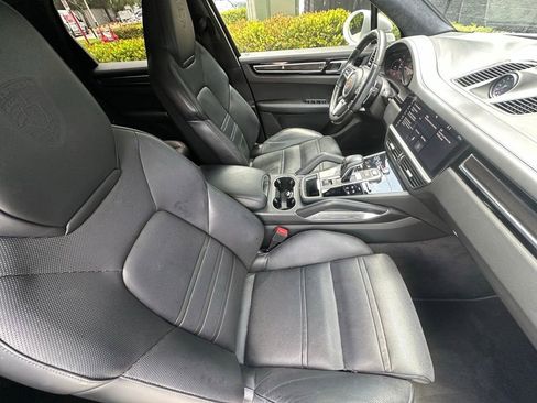 Certified 2019 Porsche Cayenne Turbo AWD/4WD image 43