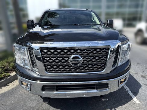 Used 2018 Nissan Titan SV AWD/4WD image 10