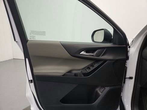 New 2026 Chevrolet Equinox LT w/ Convenience Package II FWD image 34