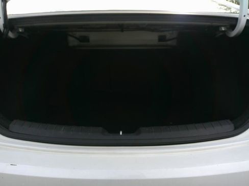 Used 2017 Hyundai Elantra SE image 9