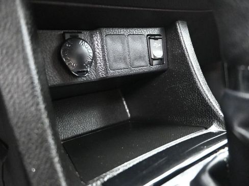 Used 2017 Toyota Corolla SE w/ Carpet Mat Package (TMS) FWD image 16
