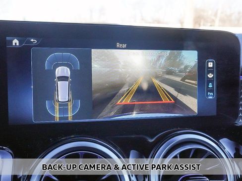 Used 2025 Mercedes-Benz GLB 250 4MATIC image 5