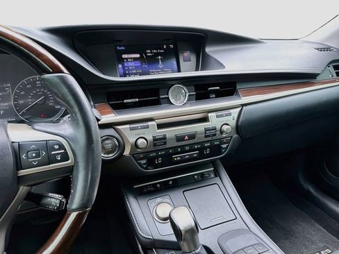 Used 2016 Lexus ES 350 w/ Premium Package w/Wood Trim FWD image 26