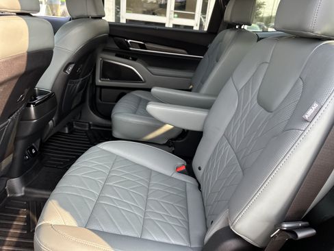Used 2024 Kia Telluride SX Prestige X-Pro AWD/4WD image 12