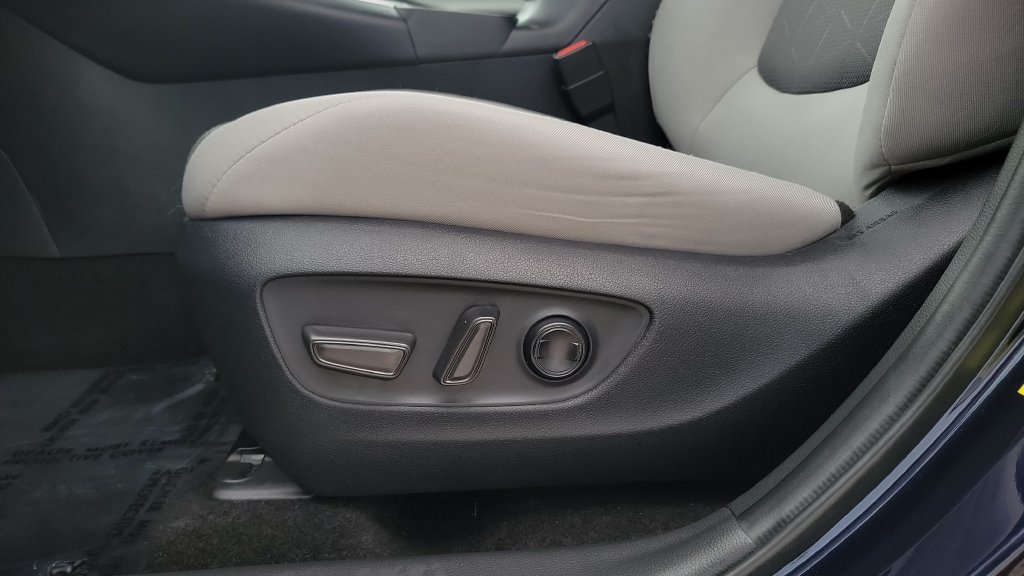 Used 2025 Toyota RAV4 XLE FWD image 15