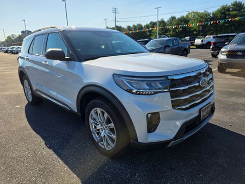 Used 2025 Ford Explorer Active w/ Active Comfort Package AWD/4WD image 7