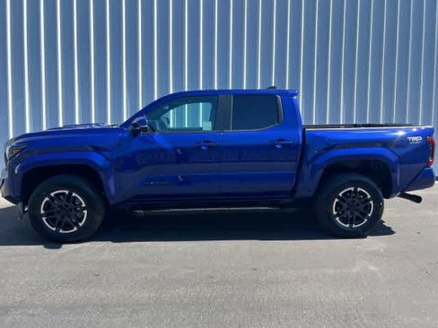 Used 2024 Toyota Tacoma TRD Sport w/ TRD Sport Upgrade Package AWD/4WD image 3