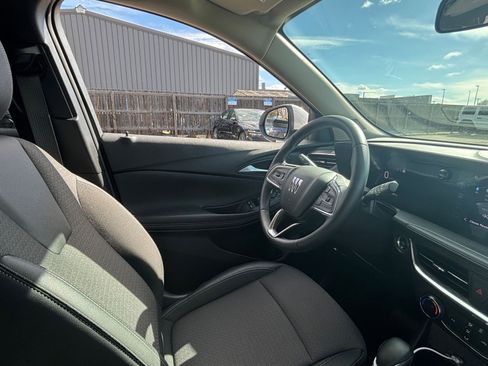 Used 2025 Buick Encore GX Preferred AWD/4WD image 31