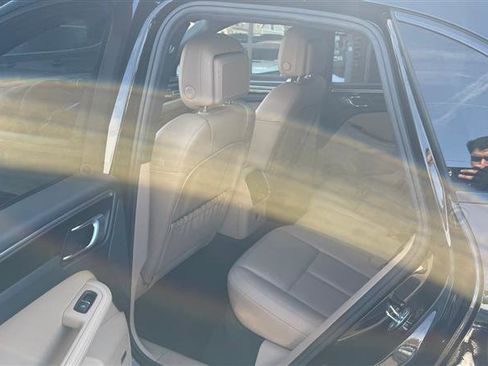 Used 2020 Porsche Macan w/ Premium Package Plus image 23