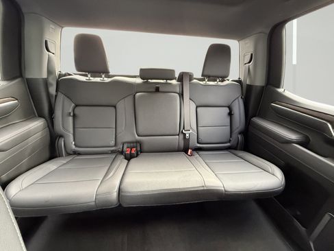 Certified 2025 GMC Sierra 1500 SLT image 38