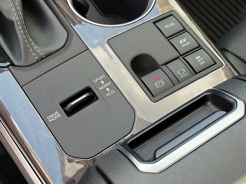New 2026 Toyota Highlander Limited AWD/4WD image 30