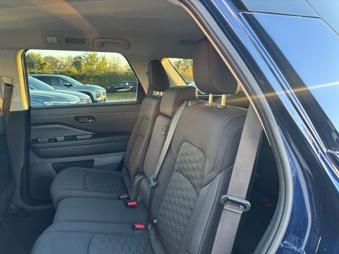 Used 2025 Nissan Pathfinder SV image 23
