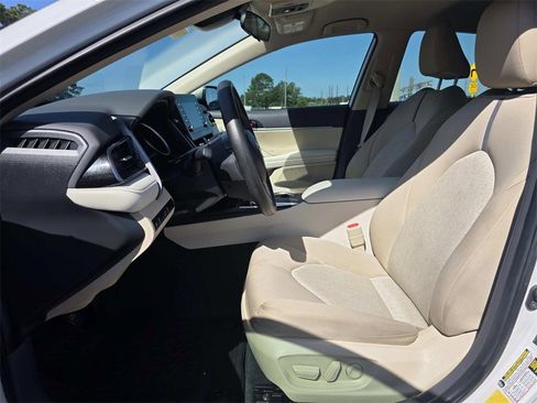 Used 2021 Toyota Camry LE image 8