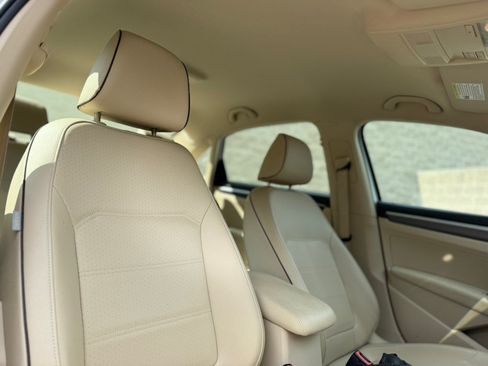 Used 2018 Volkswagen Passat 2.0T R-Line FWD image 16