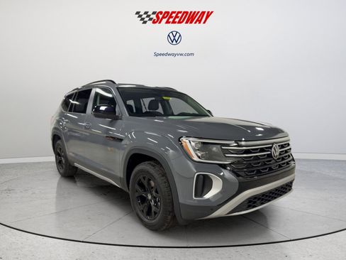 New 2026 Volkswagen Atlas Peak Edition AWD/4WD image 2